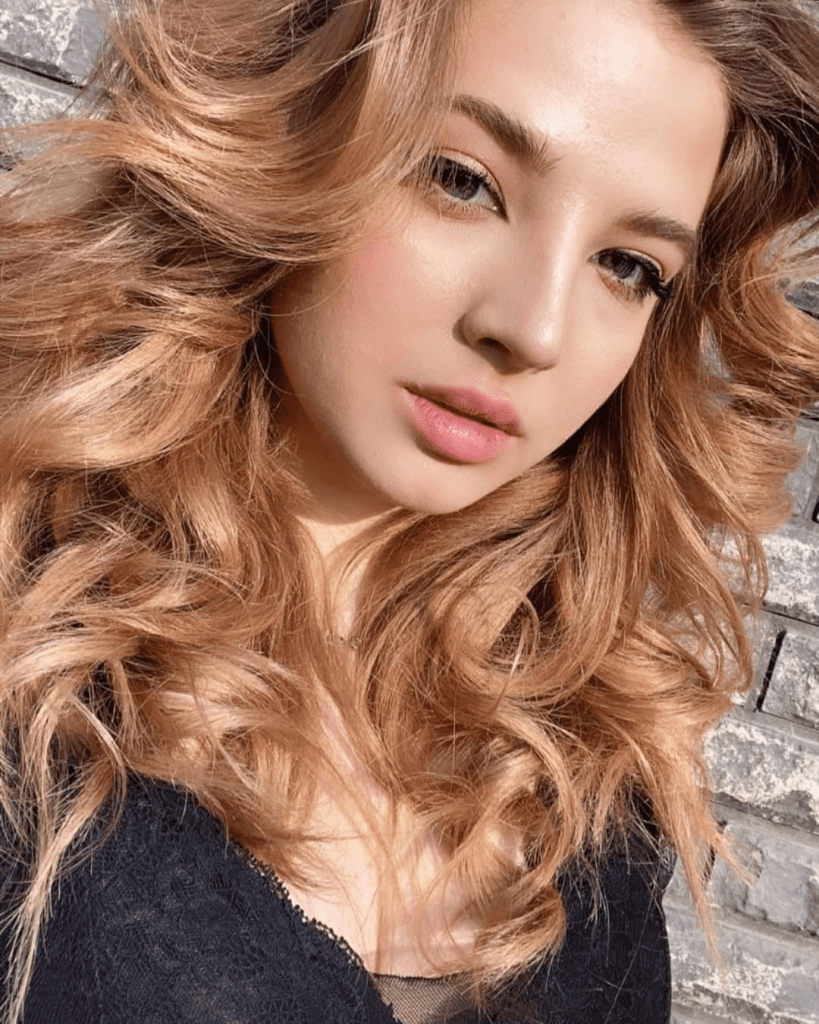  Russian Beautiful Woman Anya Pokrov